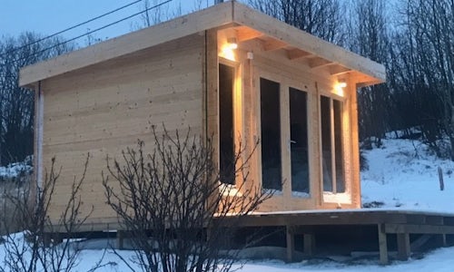Fredrikstad Anneks bygget på platting med snø