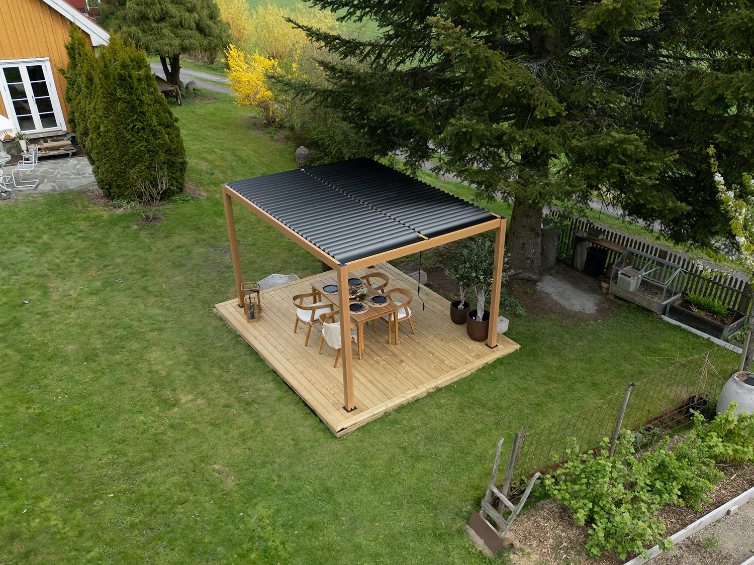 Pergola på platting tatt ovenfra. foto